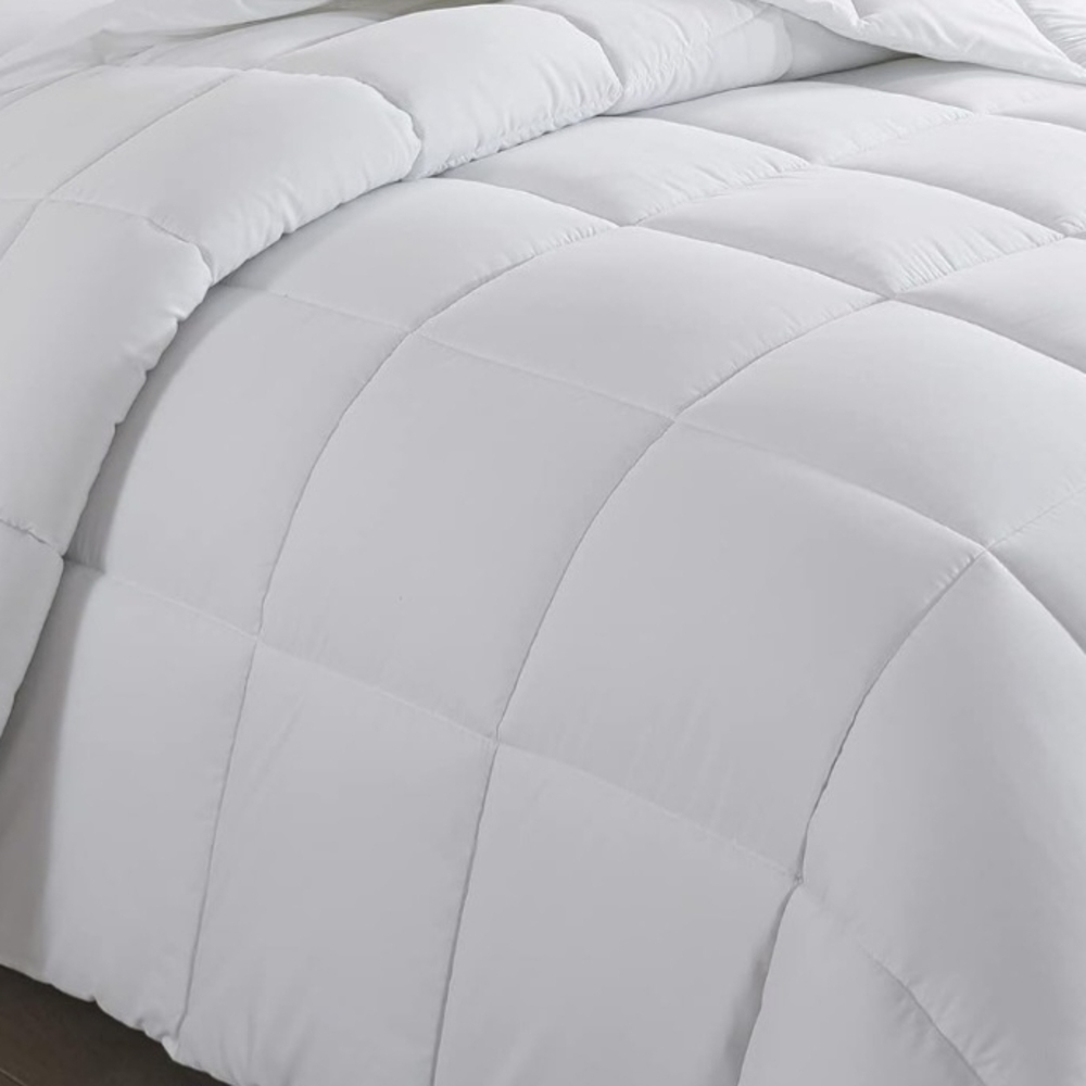 Plush White Quilted Comforter for Cozy Bedding